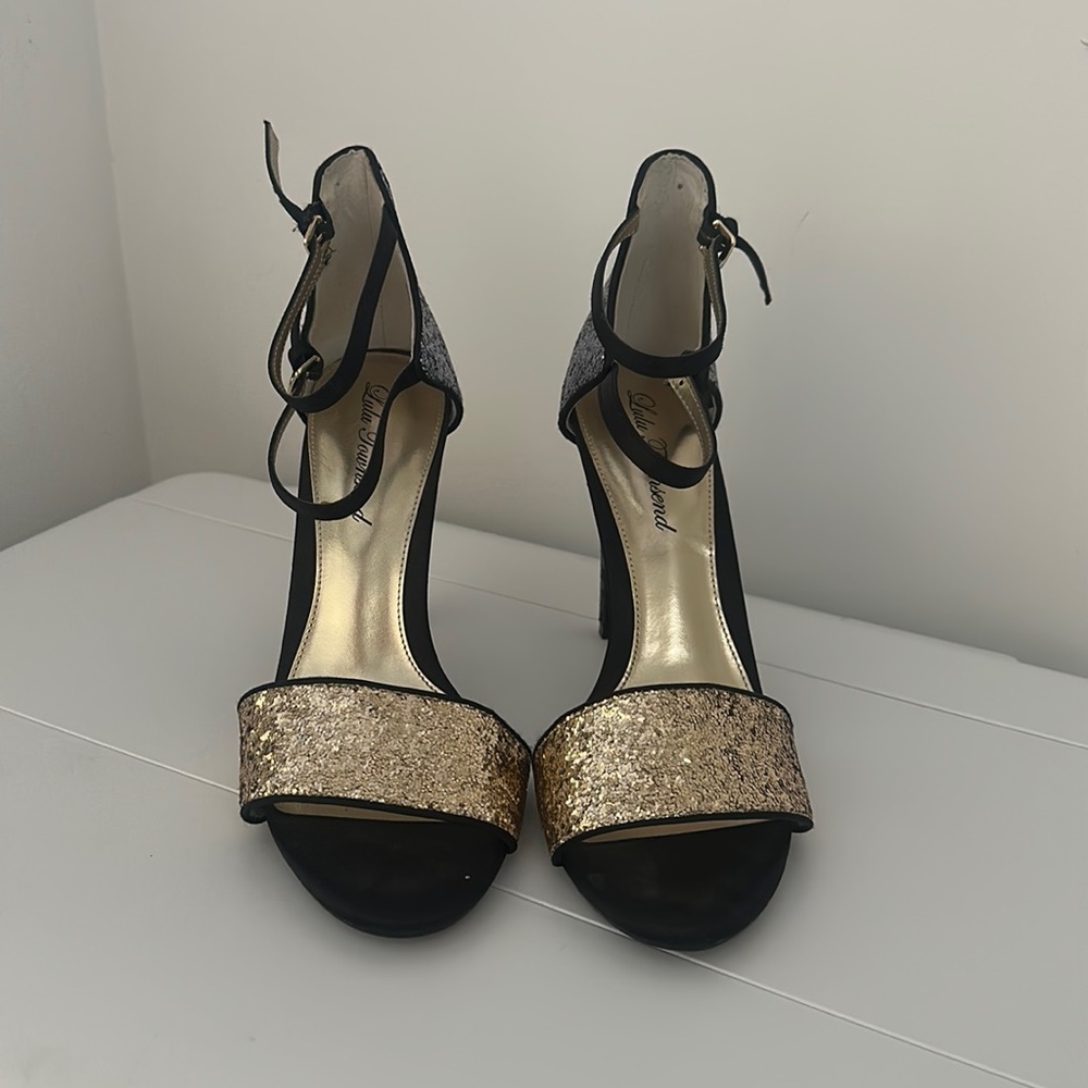 Glittery high heel 8.5